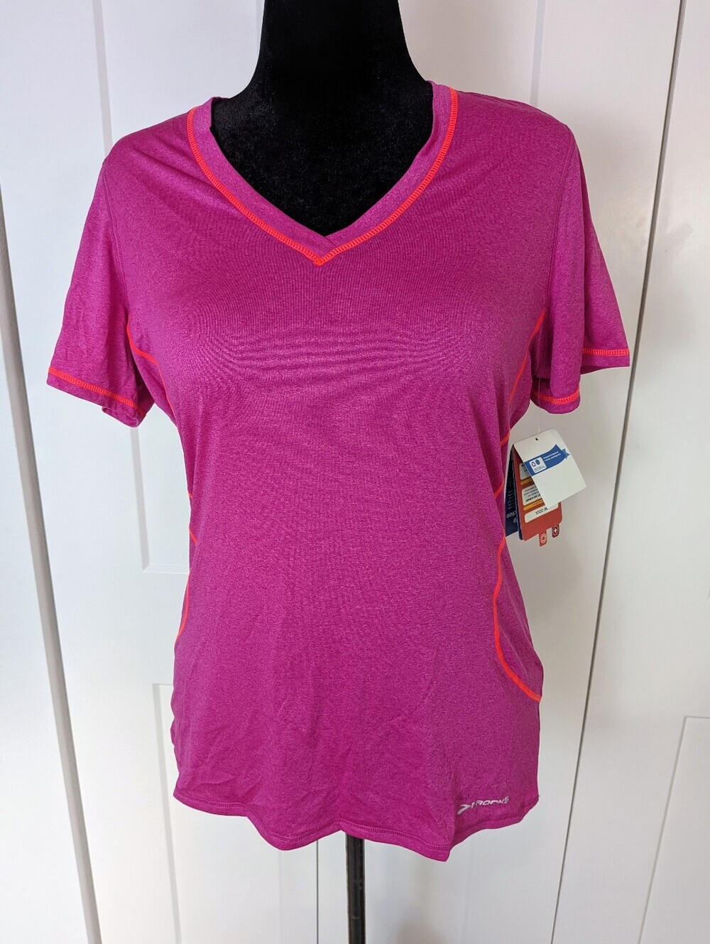 Brooks Women Running Top Pink T-shirt Versatile Printed SS V Neck Sz L Cooling